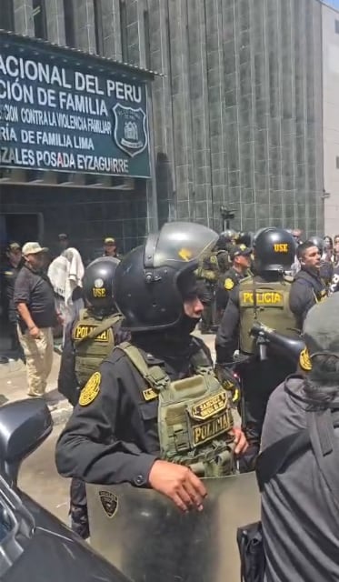 Seis alumnos de los diez del Liceo Naval Almirante Guise, acusados por presunta agresión sexual, fueron trasladados al Juzgado de Familia.