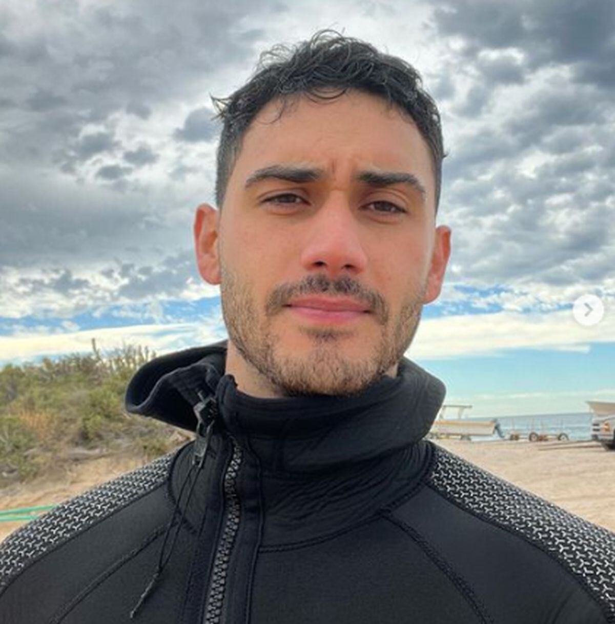 La controversia se generó por el personaje que da vida en la serie de Amazon Prime Video (Foto: Alejandro Speitzer / Instagram)