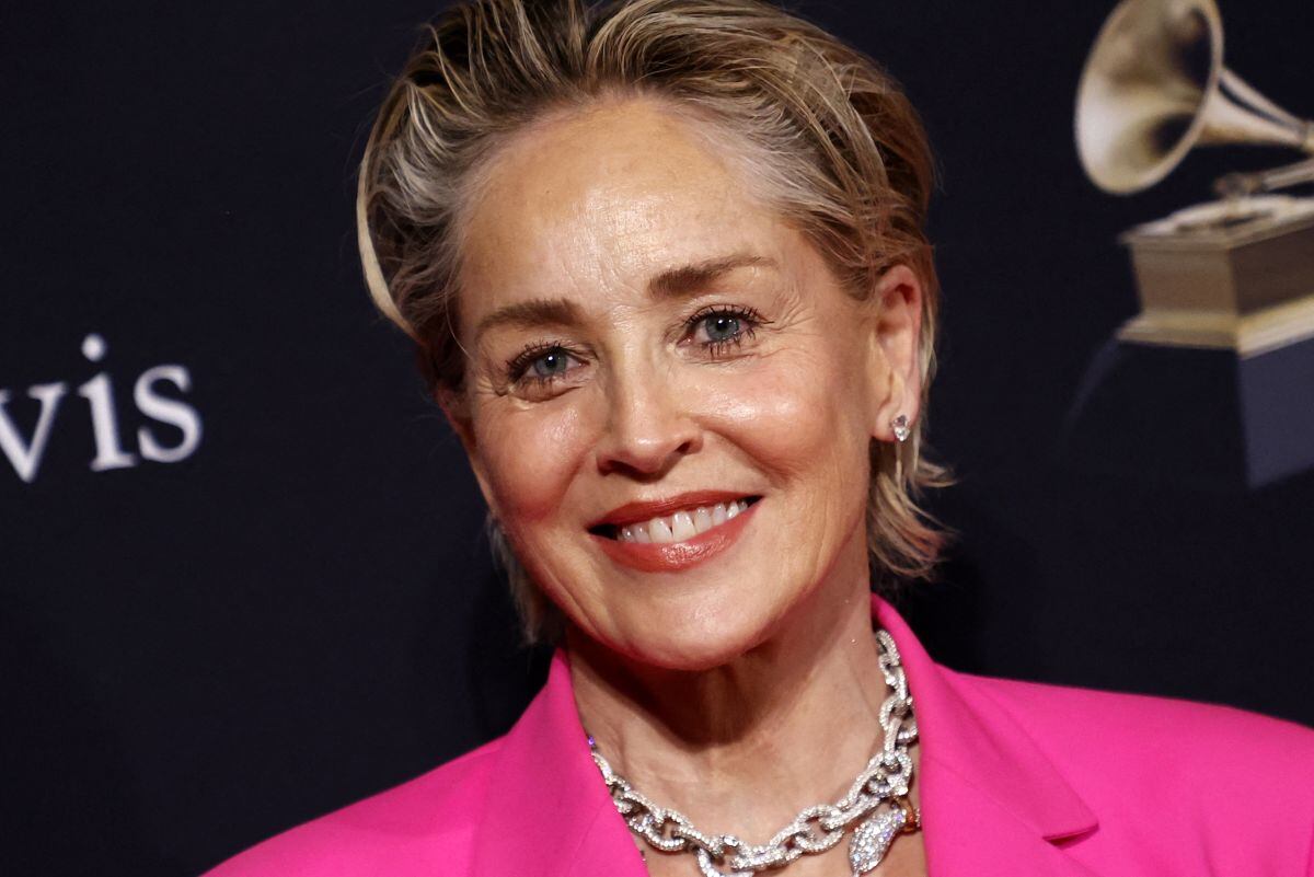 Sharon Stone en la gala pre-Grammy de la Academia de Grabación y Clive Davis en el hotel Beverly Hilton en Beverly Hills, California, el 4 de febrero de 2023 (Foto: Michael Tran / AFP)