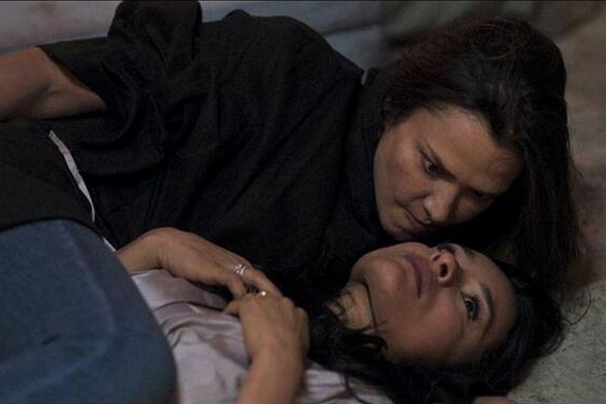 Romina agrede a Jimena y queda a su merced. Lo que hace la mujer con la menor de las Elizondo deja graves secuelas (Foto: Telemundo)