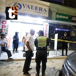 ¡Le disparó a traición! Cámara capta el instante en que sicario ejecuta a hombre dentro de casa de apuestas en Comas