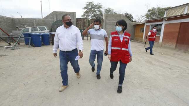 La viceministra Añaños y su equipo visitaron los distritos de Marcavelica y Miguel Checa, en la provincia de Sullana, y La Huaca, en la provincia de Paita, donde inspeccionaron los avances de los trabajos orientados a brindar una solución habitacional a las familias damnificadas. (Foto: Difusión)