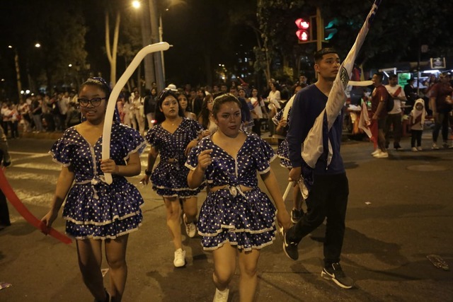Caravana de motociclistas venezolanos recorren los alrededores del Estadio Nacional para alentar a la Vinotinto. Foto: Anthony Niño de Guzmán/ @photo.gec