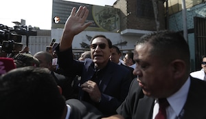 ¡Vizcarra libre! Expresidente salió de prisión después de 22 días: “Dormí en el piso al lado de internos con sida”