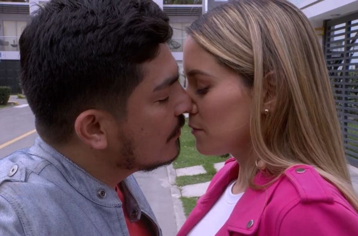 Joel y Macarena avivarán su relación en redes sociales en el nuevo avance de "Al fondo hay sitio". (Foto: Captura de video)