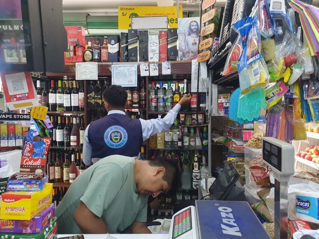 Incautan miles de cigarrillos falsificados
en negocios de Carabayllo y San Borja