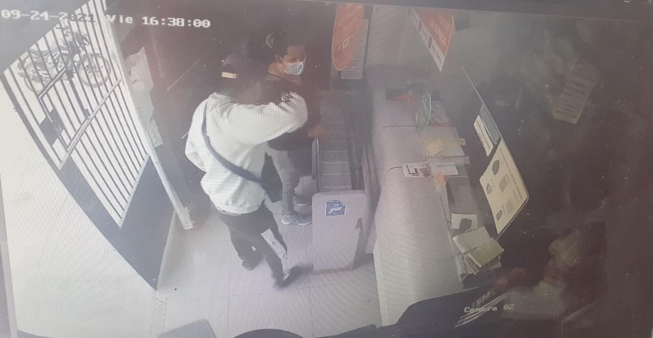 Tres presuntos delincuentes armados fueron intervenidos por protagonizar una persecución y balacera. (foto: Mónica Rochabrum/Trome)