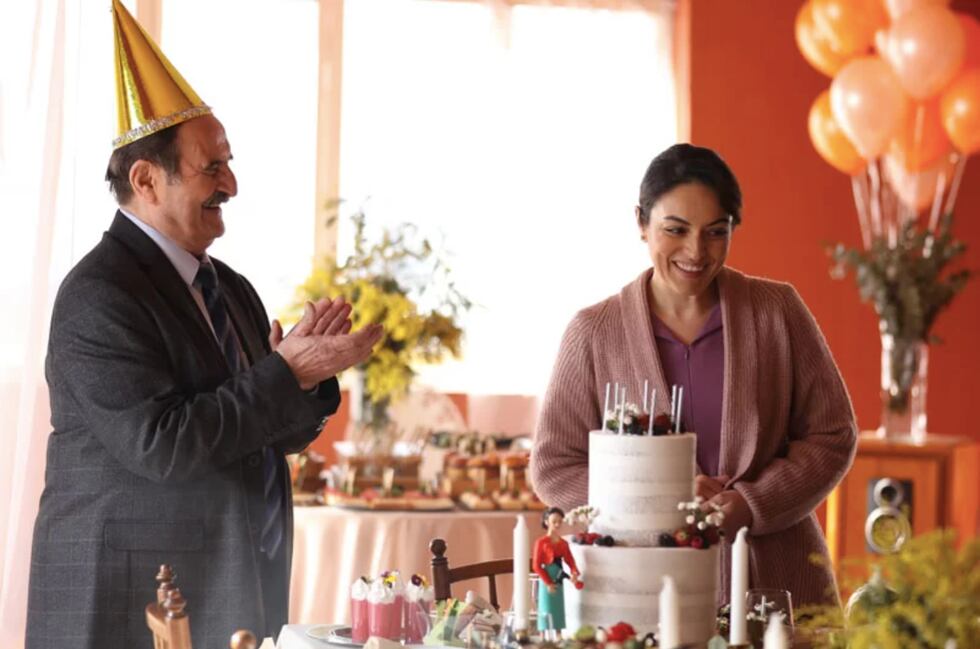 La familia le prepara una fiesta sorpresa a Safiye por su cumpleaños (Foto: OGM Pictures)