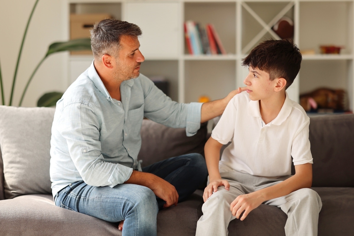 La curiosidad de los hijos sobre su cuerpo es natural. Conoce cómo responder sus preguntas y brindarles información adecuada en cada etapa. Foto: Istock.