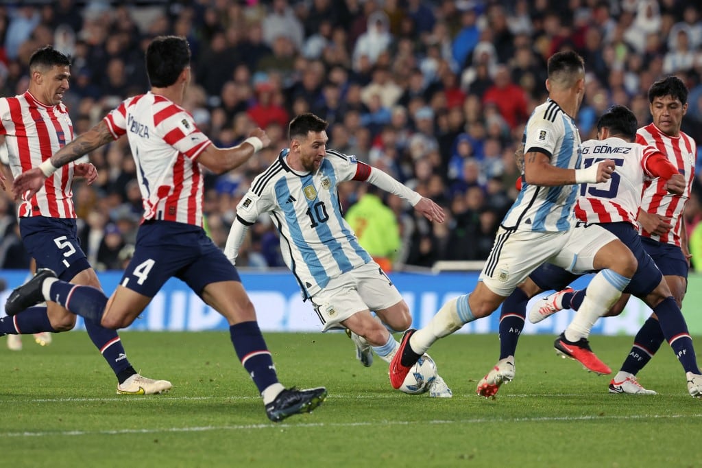 Argentina's forward Lionel Messi (C) controls the ball during the 2026 FIFA World Cup South American qualification football match between Argentina and Paraguay at the Mas Monumental stadium in Buenos Aires, on October 12, 2023. (Photo by Alejandro PAGNI / AFP)