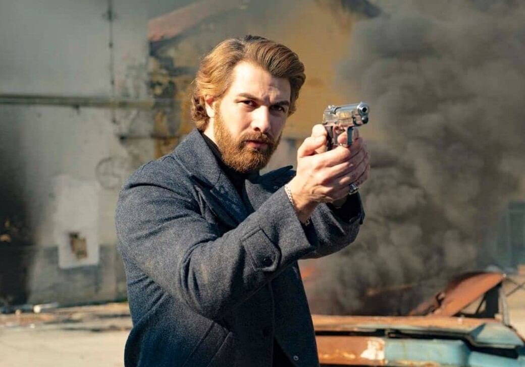 Furkan Palali interpreta a Fikret en Tierra amarga (Foto: Tims & B Productions)