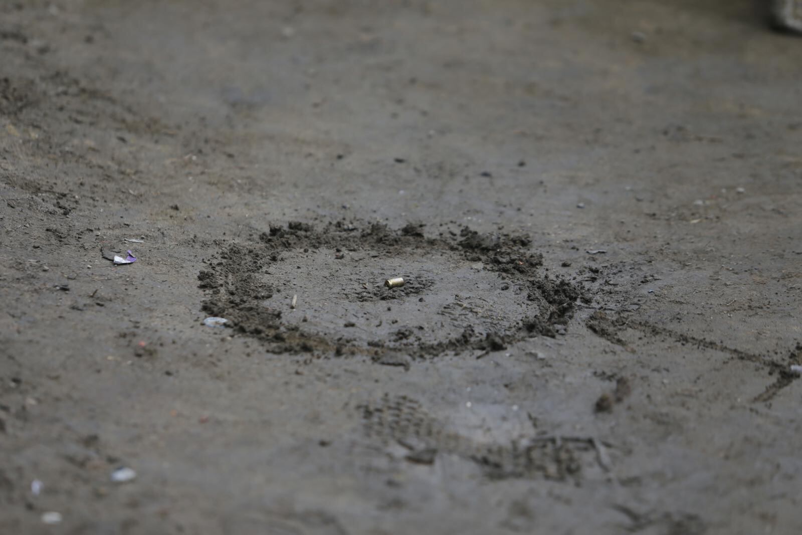 En el lugar se hallaron cuatro casquillos de bala. Foto: Violeta Ayasta / Diario Trome