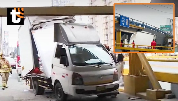 TROME - Magdalena: camión de carga choca contra puente en la avenida Brasil y queda atascado.