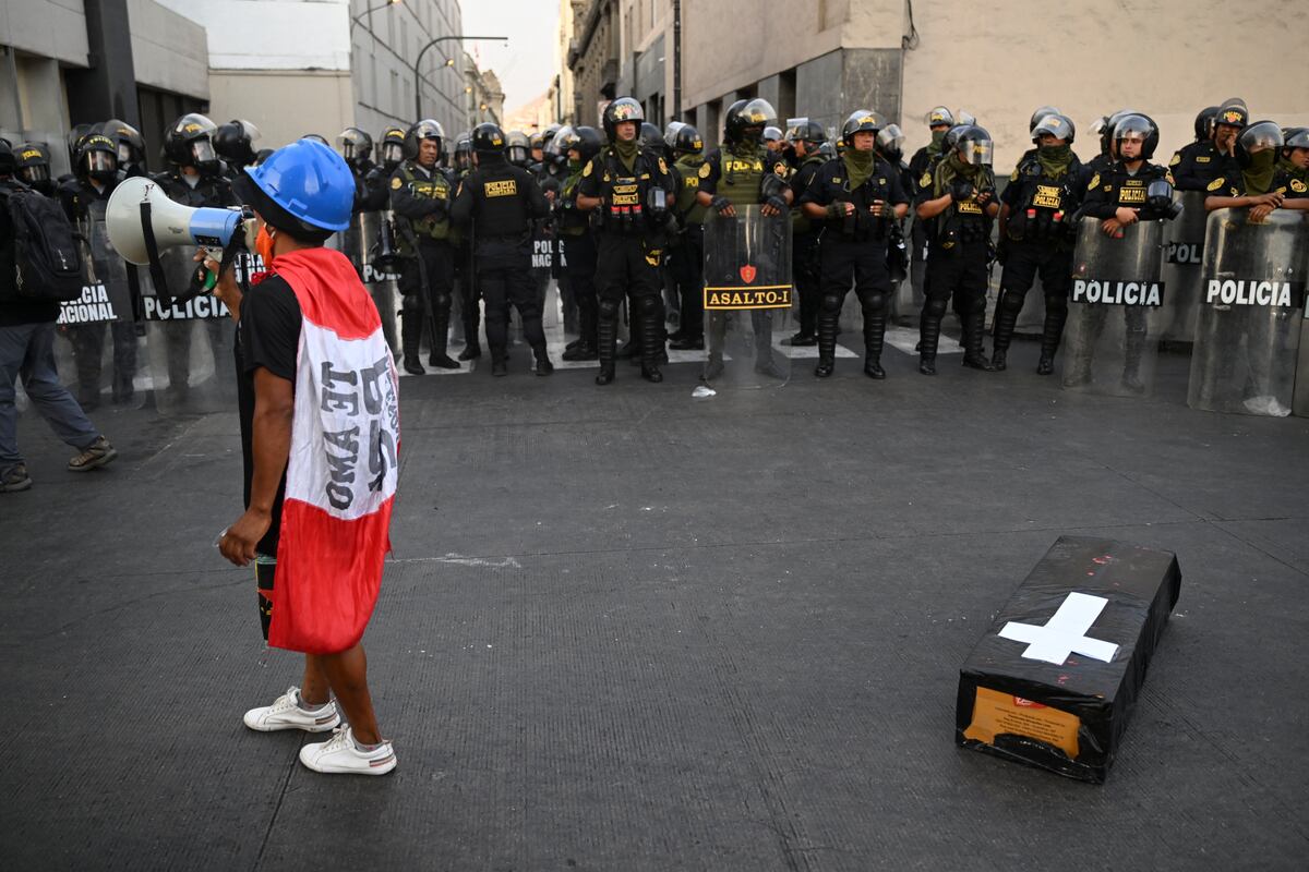 Sheput advierte que se quiere confundir a las personas, para que marchen contra las autoridades, y los grupos radicales hasta buscarían que alguna persona resulte fallecida. (Foto por ERNESTO BENAVIDES / AFP)