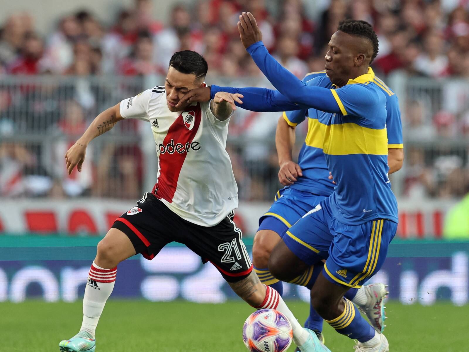 Transmisión oficial vía TNT Sports En Vivo y Online para seguir el superclásico entre Boca Juniors y River Plate por la jornada 7 del fútbol argentino. (Foto: AFP.com)