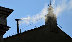 ¡HABEMUS PAPAM! Así fue la salida del humo blanco en el Vaticano anunciando al nuevo papa