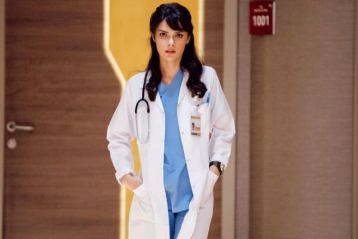 Sinem Ünsal es actriz muy famosa en su país, Turquía.