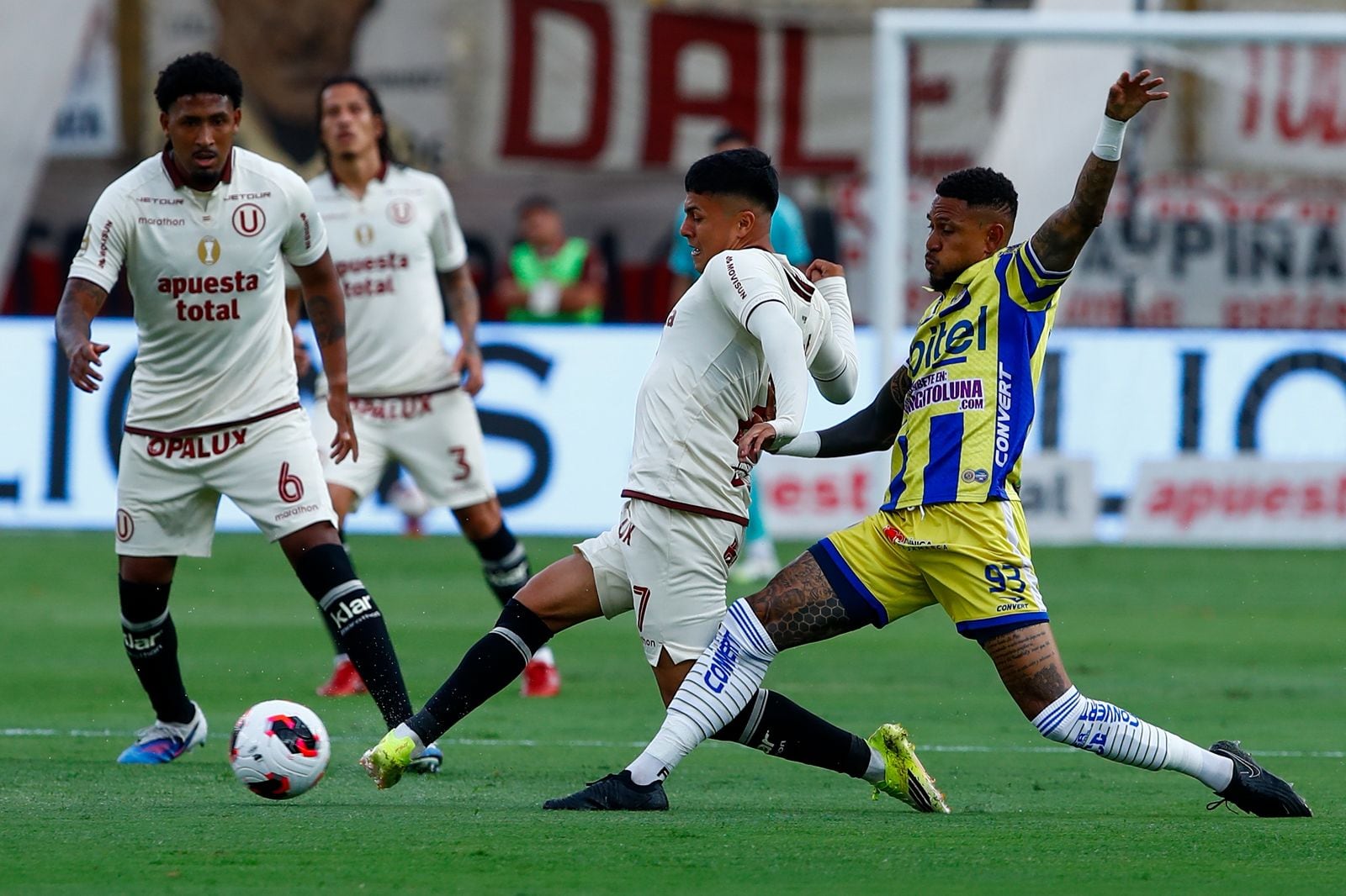 Universitario de Deportes vs. FC Cajamarca por la fecha 5 del Torneo Apertura. (Foto: Fernando Sangama / @photo.gec)