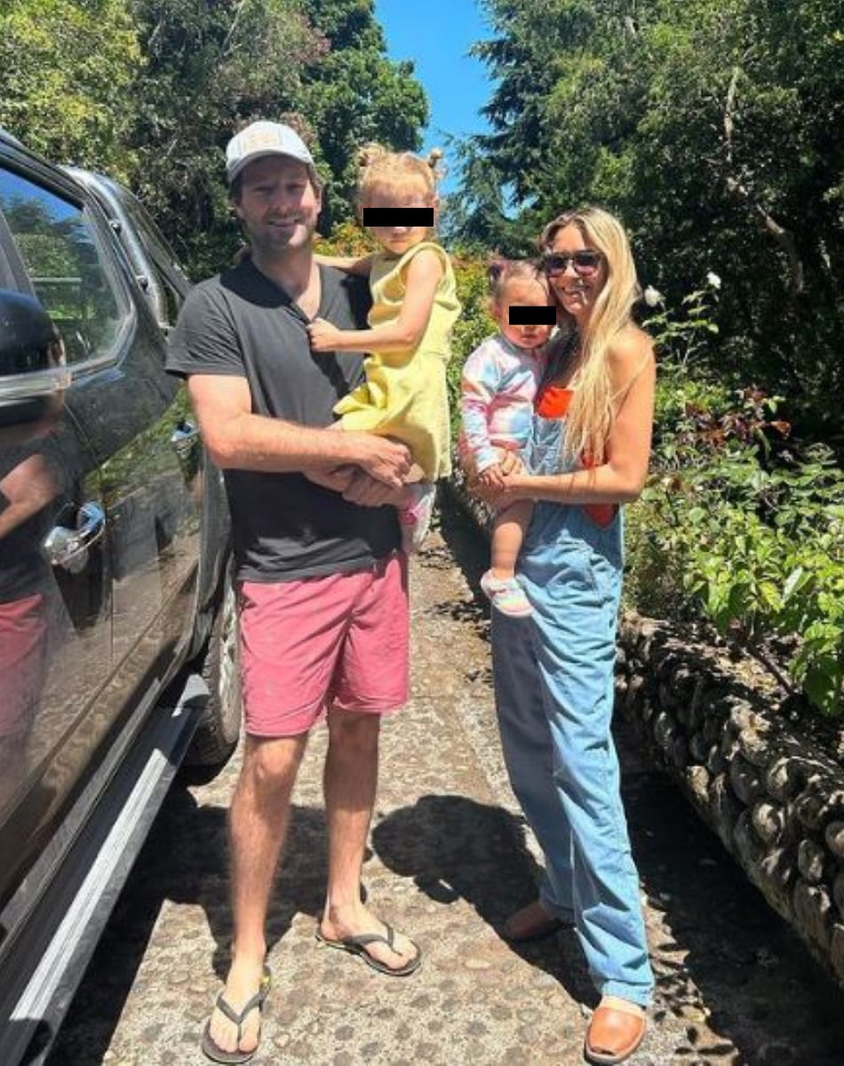 Maria Grazia junto a su esposo e hijas. Foto: Instagram.