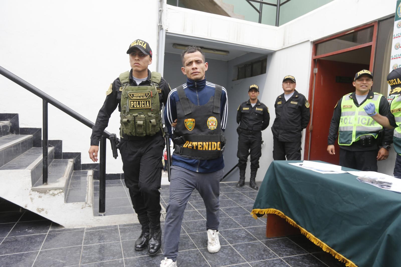 Intervenidos. | Foto: Violeta Ayasta / Diario Trome