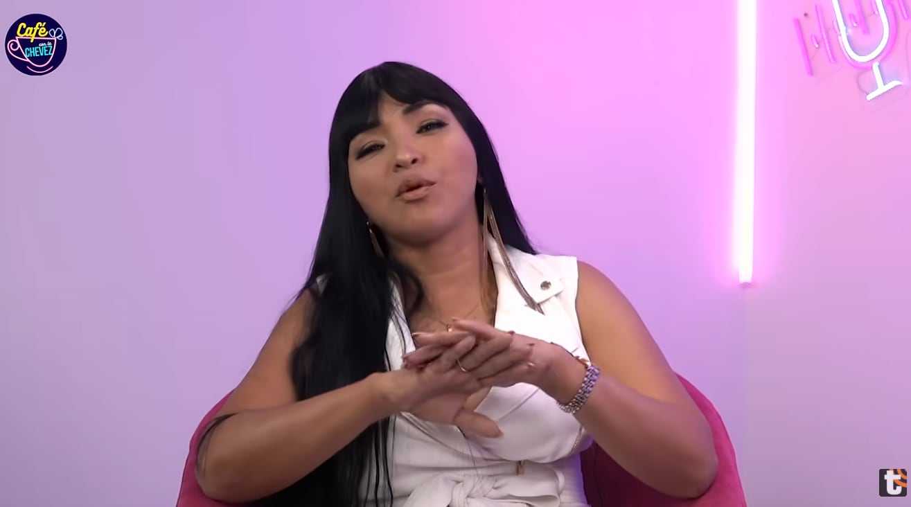 Azucena del Río se presentó en el podcast Café con la Chevez de Trome.