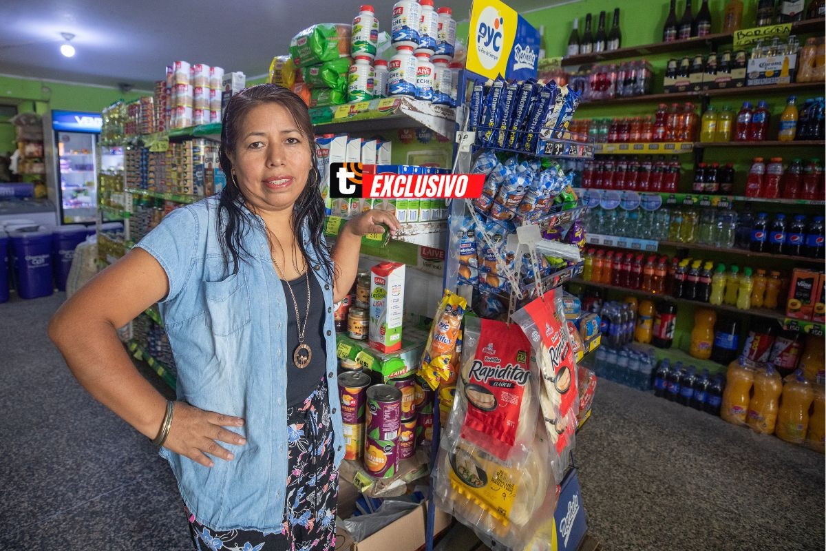 Gladys es una mujer en constante capacitación. Desde jovencita llevó clases de costura, computación, idiomas... todos esos conocimientos la ayudaron en algún momento de su vida. Foto: Britanie Arroyo / Trome.