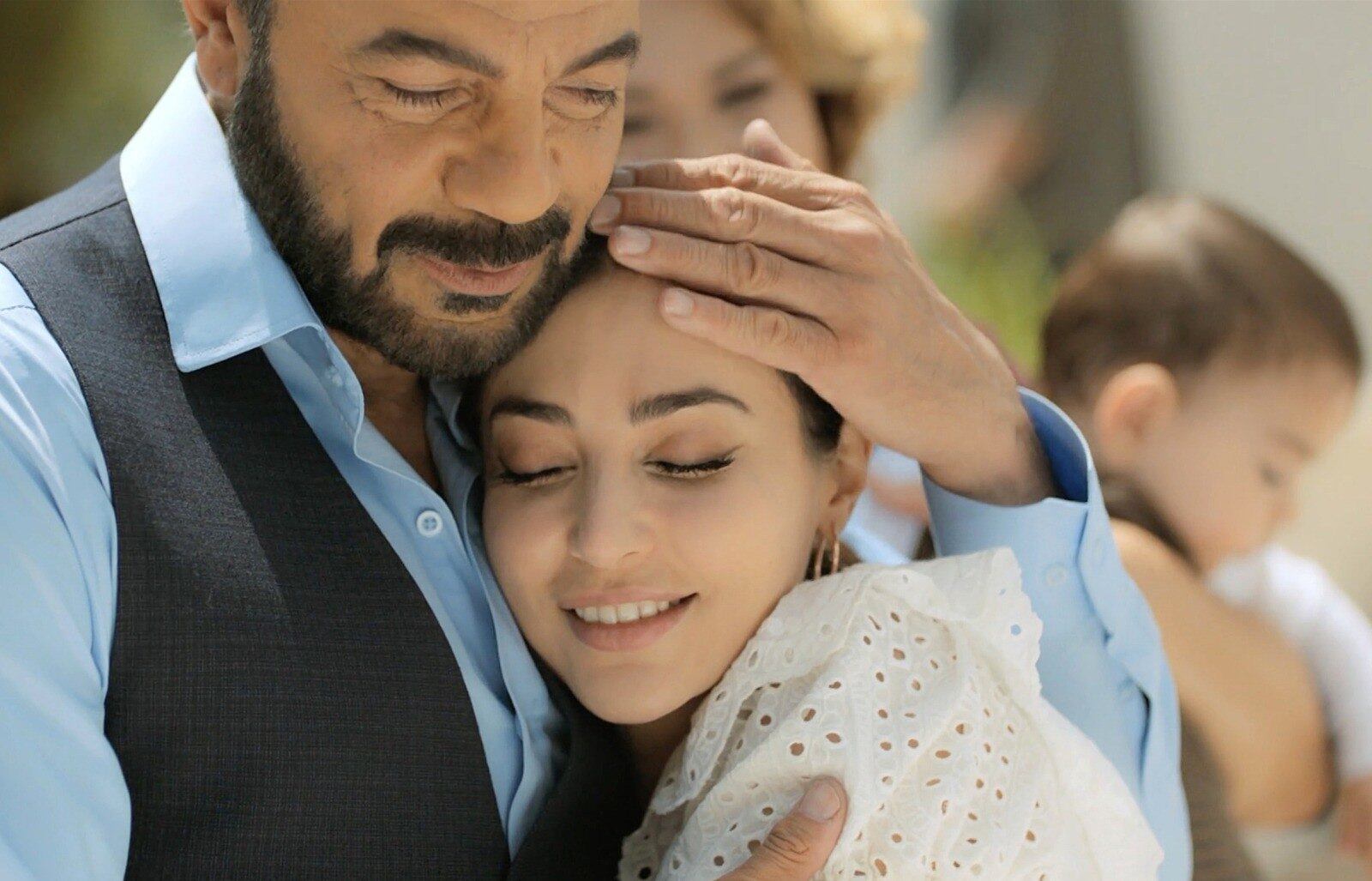 Müjgan se despide de Fekeli (Foto: Tims & B Productions)