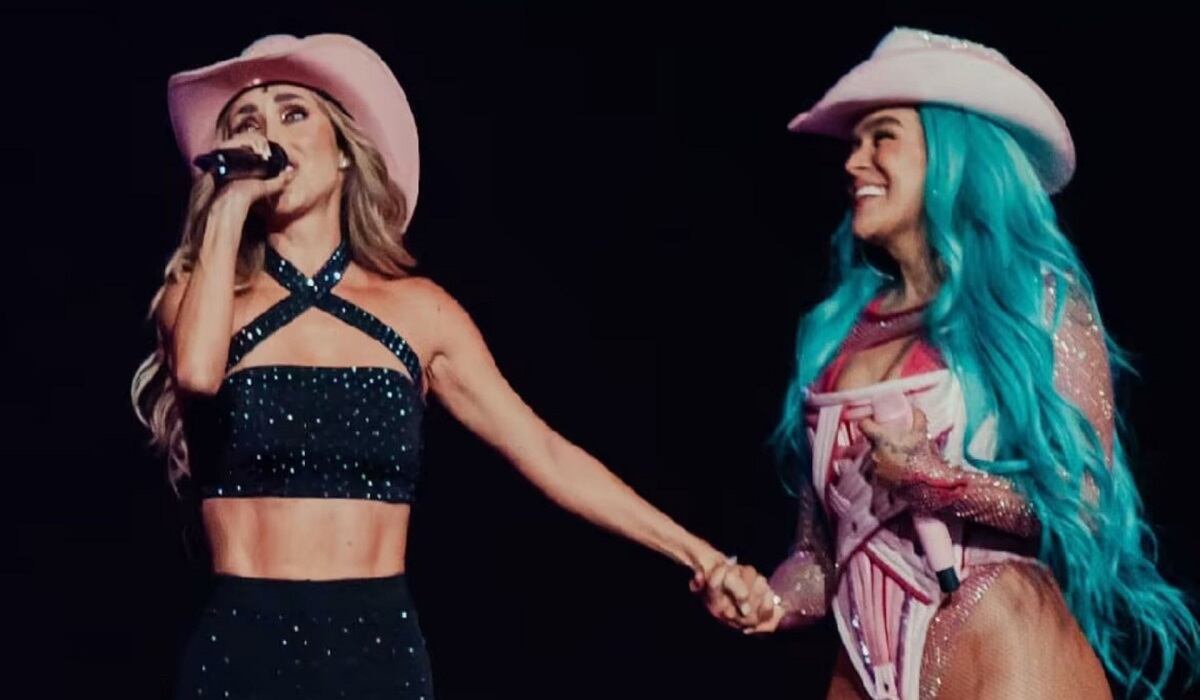 La exRBD y la 'Bichota' compartieron escenario en Ciudad de México. (Foto: Instagram @anahi)
