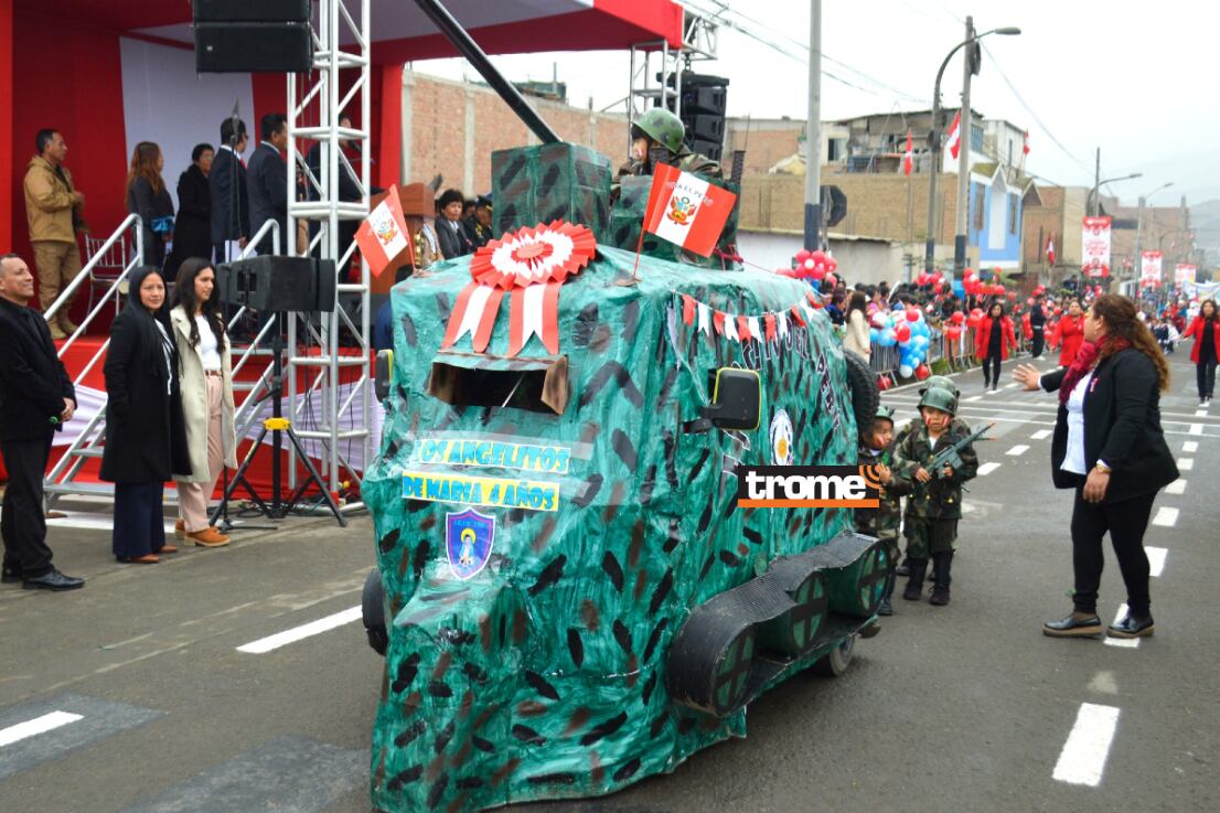 Fiestas Patrias: En diversos distritos niños participaron de desfiles escolares que causaron admiración del público. (Isabel Medina / Trome).