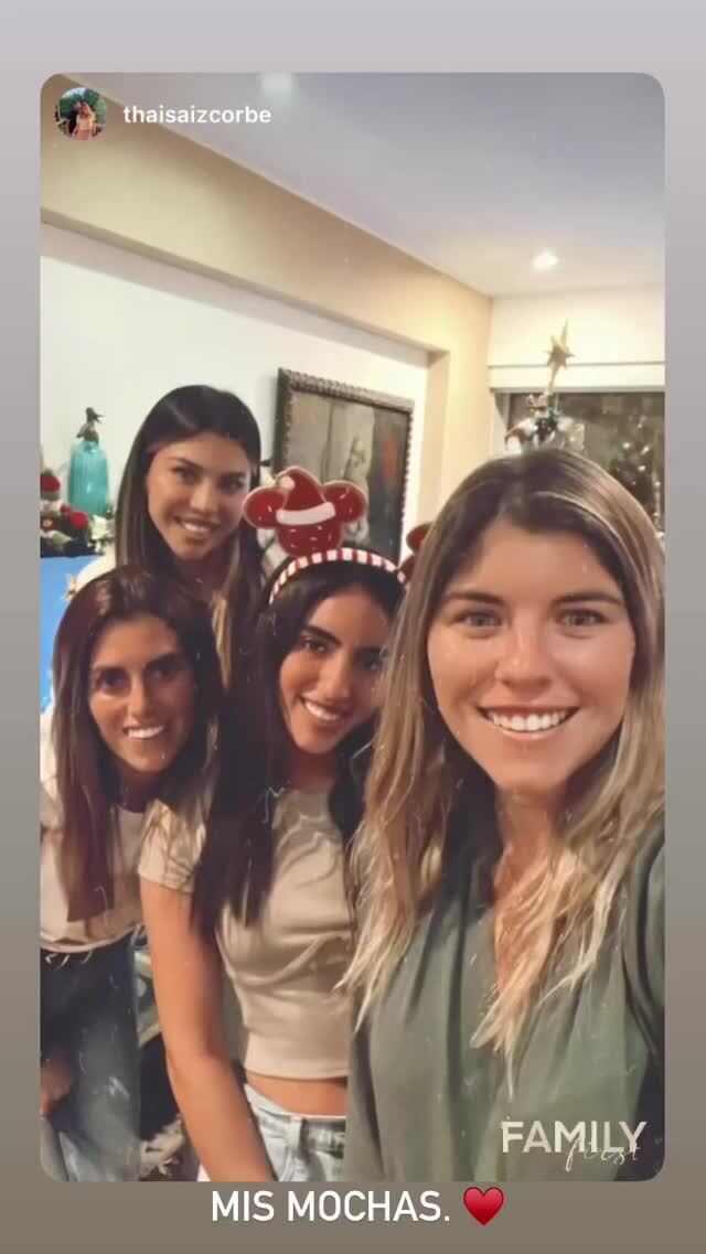 La modelo apareció en diversas fotografías junto a familiares y amigos. (Foto: Captura de IG)