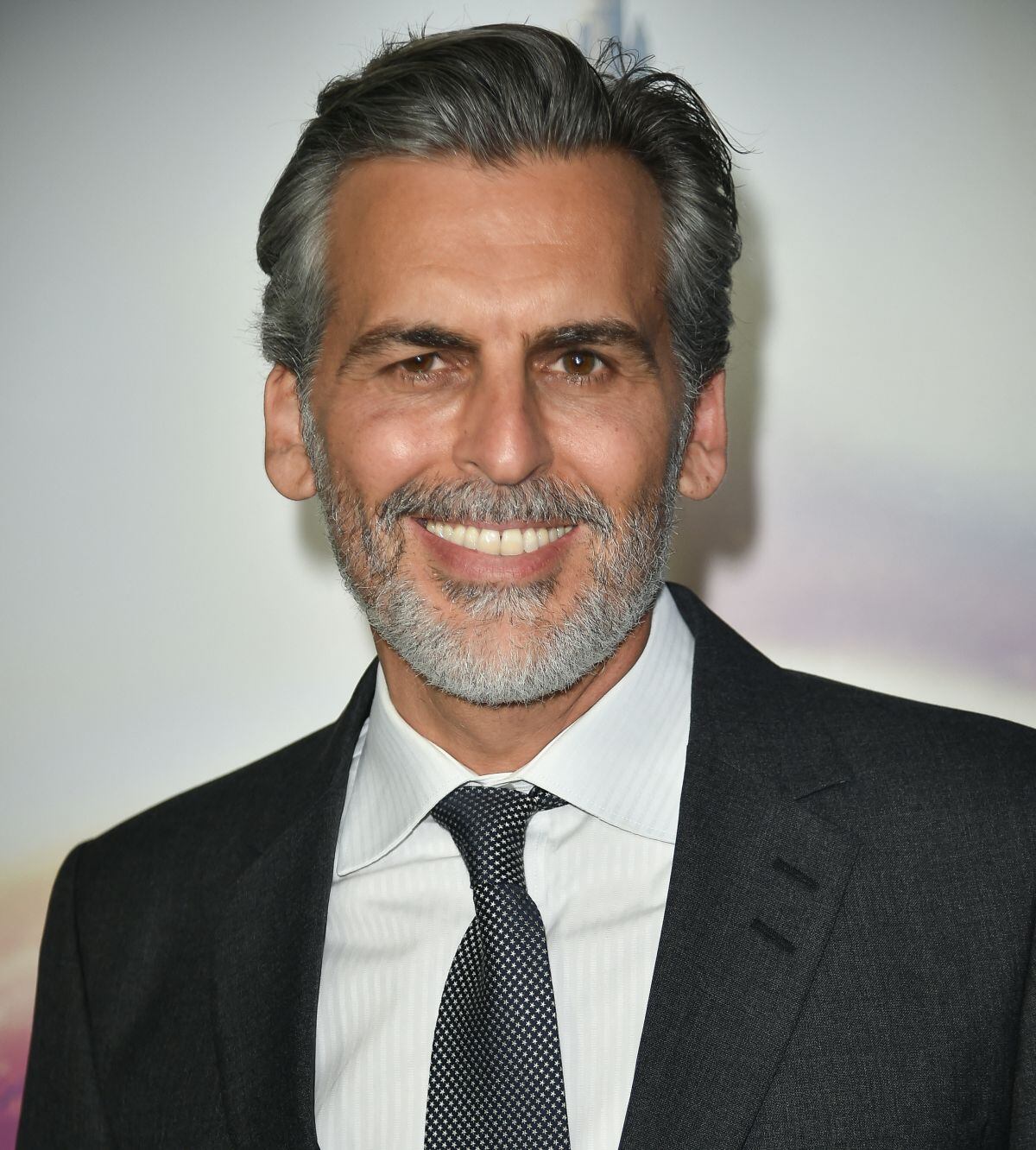 Cuando Oded Fehr llegó para el estreno de la serie dramática original de Hulu "The First", el 12 de septiembre de 2018 en el Centro de Ciencias de California en Los Ángeles, California (Foto: Robyn Beck / AFP)