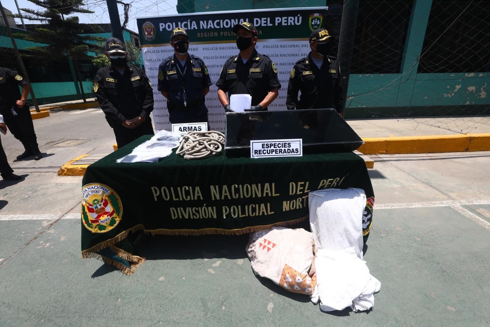 Venezolanos formaban parte de la banda 'Los Hoteleros del norte' y sacaban las cosas amarradas con soga y por la ventana del hostal. | Foto: Gonzalo Córdova