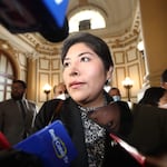 Mexicanos mandaron un avión militar por Bettsy Chávez