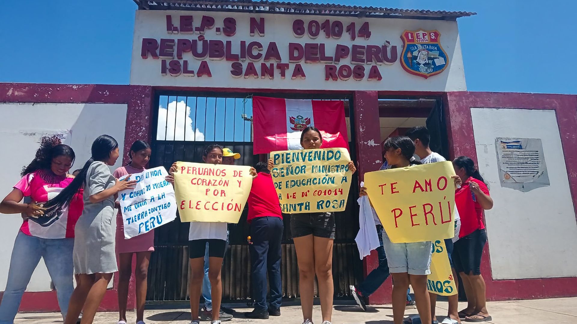 Cientos de estudiantes se benefician con mejoas educativas y acceso a becas