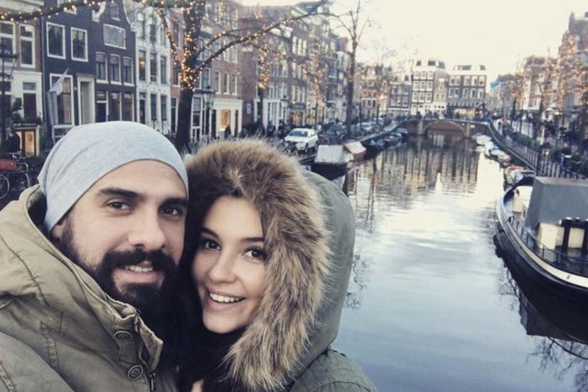 La intérprete de origen alemán con su pareja, durante uno de sus viajes (Foto: Leyla Lydia Tuğutlu / Instagram)