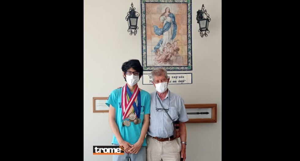 Héctor Rodríguez logró la beca para costear su carrera de Física y también recibirá ayuda del 'Padre Moncho'. Joven medallista postuló y logró el primer puesto en el examen de la PUCP. (Trome)