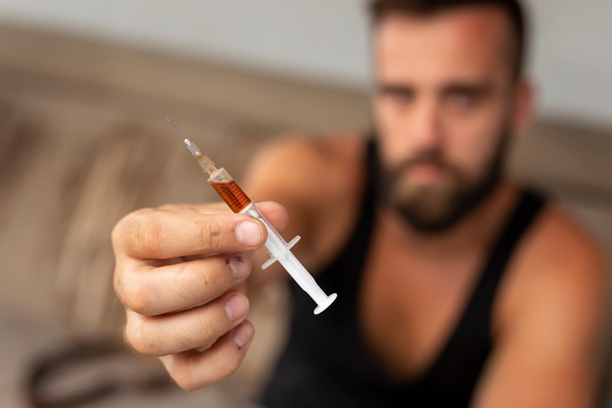 Muchos creen que al aplicarse estas sustancias obtendrán un cuerpo musculoso y fuerte, pero no actúan solas: requieren entrenamiento y una dieta estricta. Foto: Istock