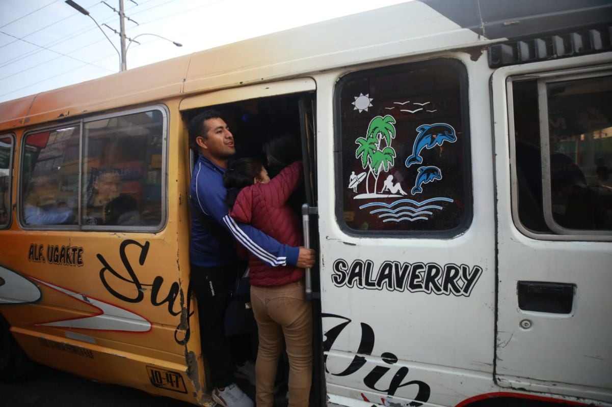 Solo buses piratas saldrían a operar (Fotos: Diana Marcelo/ @photo.gec)