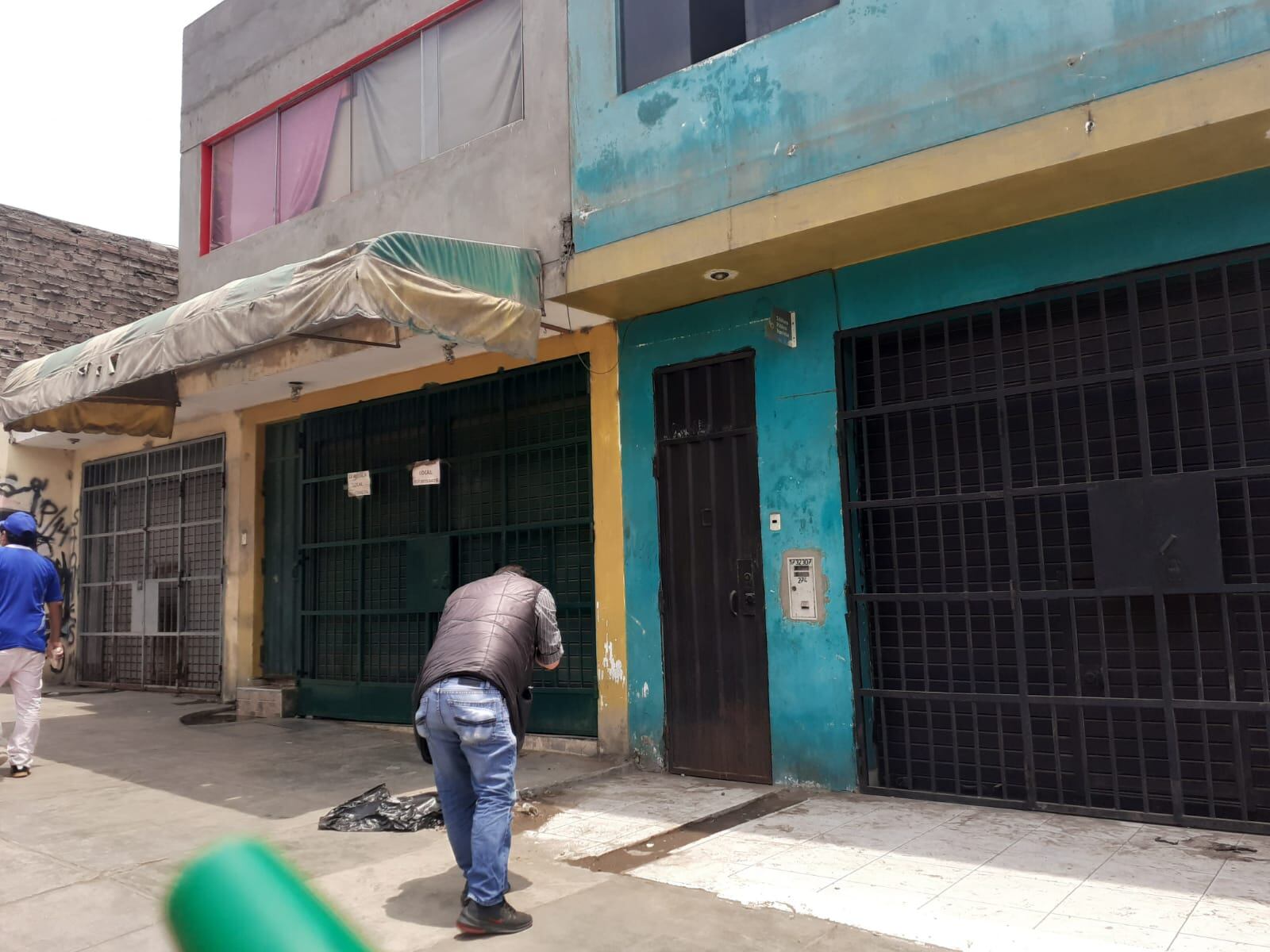 La joven madre de familia Guadalupe Sandra Vásquez Corzo (36) había trabajado arduamente vendiendo ceviche todo el día. Su pareja llegó ebrio por la noche, la sacó de su casa para beber cerveza juntos y terminó asesinándola de varias cuchilladas. (Foto: Mónica Rochabrum)