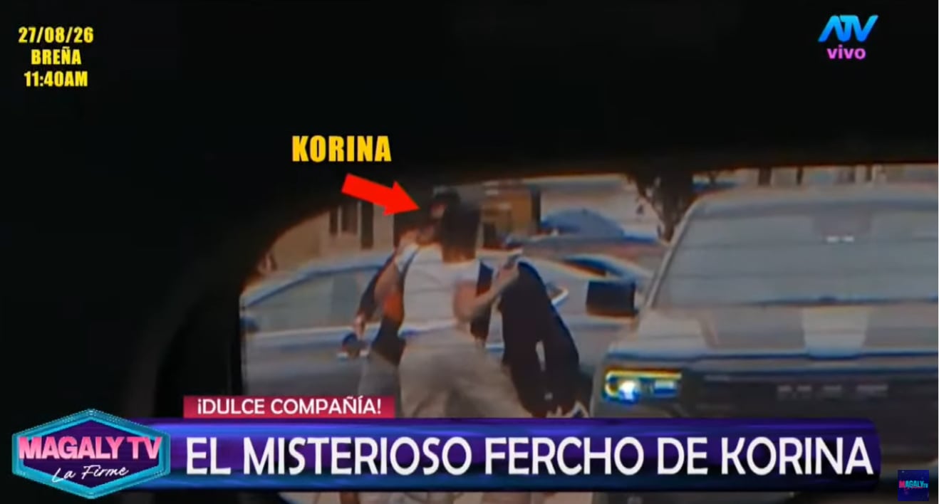 Korina Rivadeneira despidiéndose misterioso joven antes de hacer trámites migratorios.