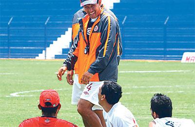 Juan Reynoso feliz porque la "U" avanzó en la Libertadores