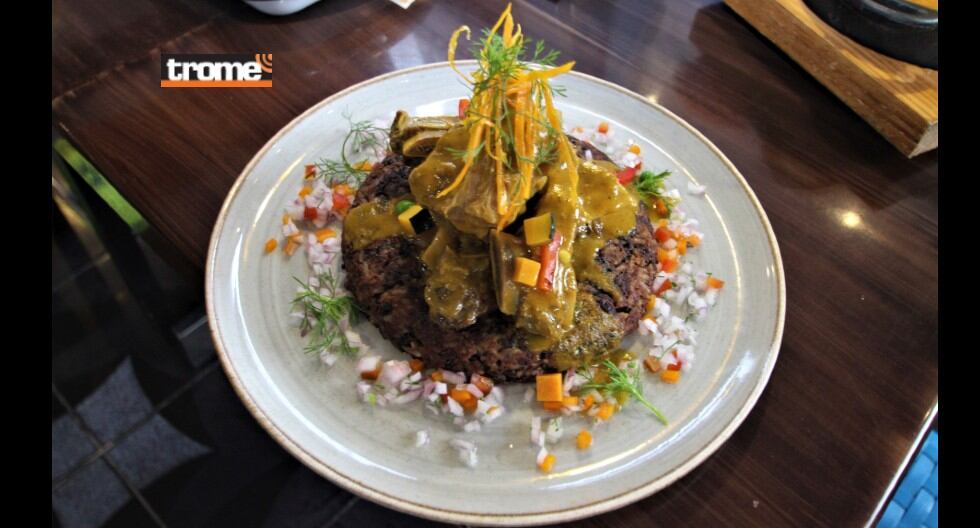 Restaurantes presentan deliciosos potajes para disfrutar por el partido Perú vs Brasil, como 'La feijoada perucha', de 'El Warique de Karlonchito'. (Trome / Alan Ramírez)