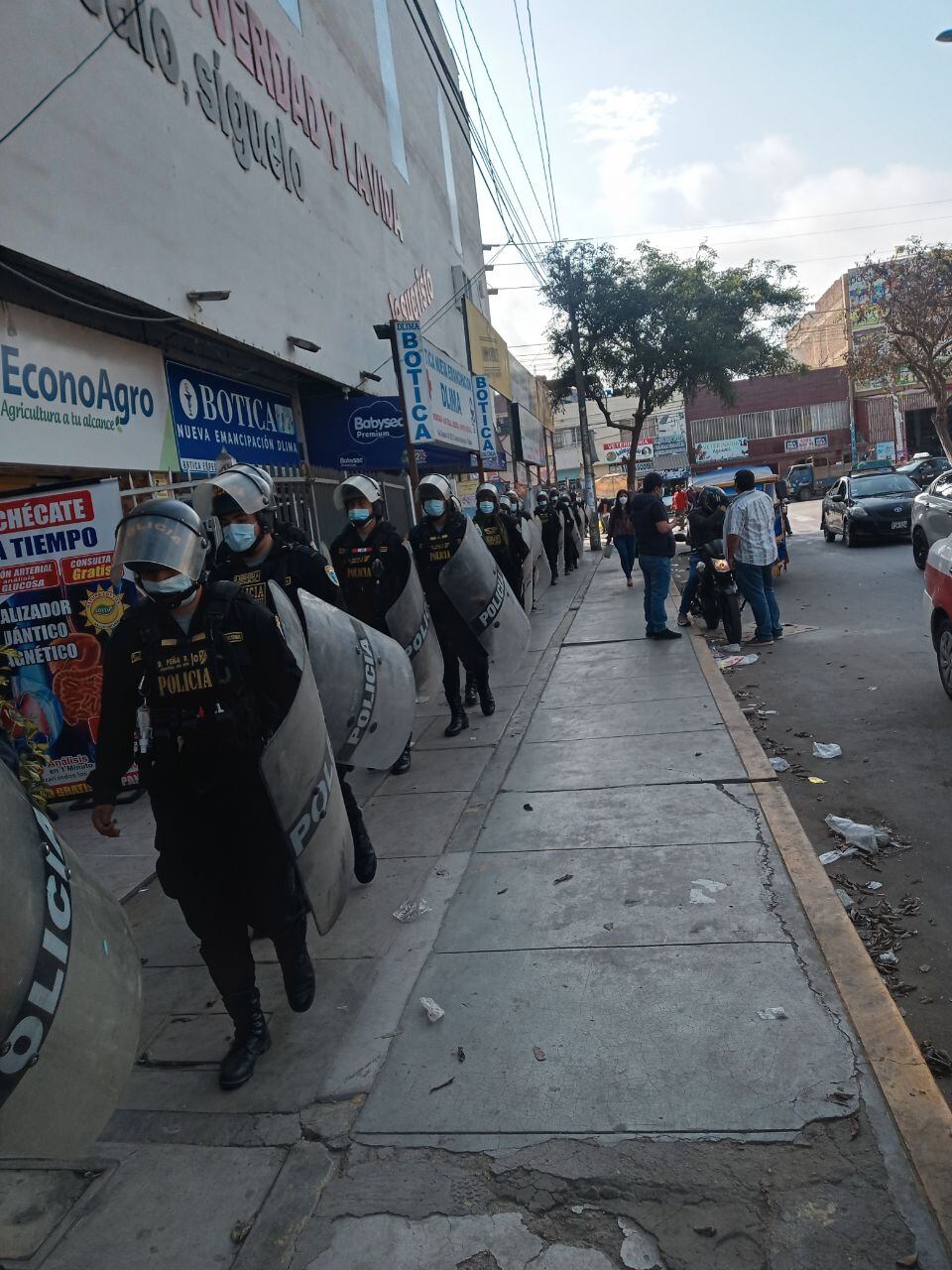 Policía realizó operativos en tres negocios y mercados de Trujillo. | Foto: Policía Nacional