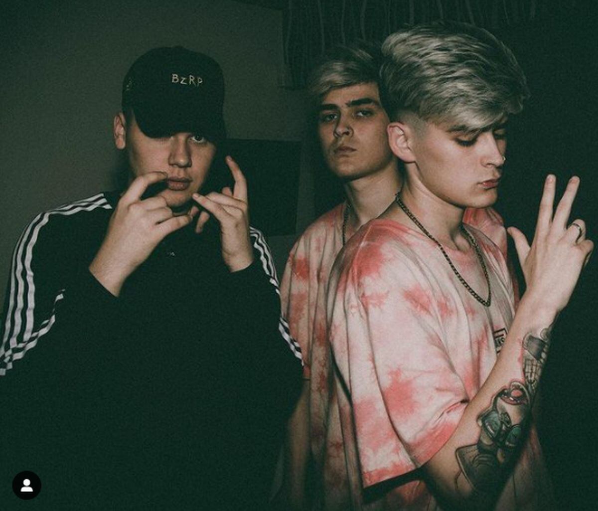 Una de las pocas ocasiones en las que Bizarrap mostró su rostro sin lentes (Foto: @gyanlife / Instagram)