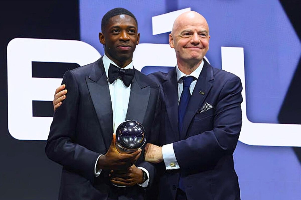 Premio The Best al mejor jugador repos en las manos de Ousmane Dembélé (Foto: Getty Images)