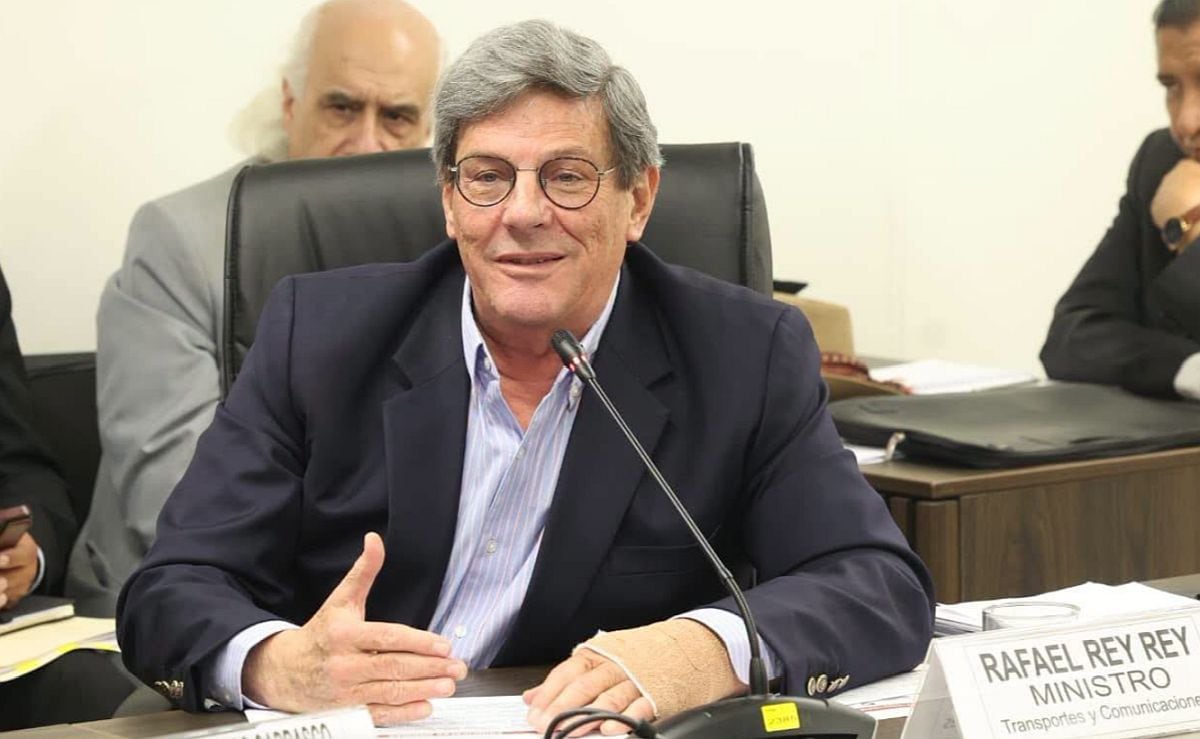 Rafael Rey presenta su renuncia al gabinete presidido por Luis Galarreta. (Foto: MTC)