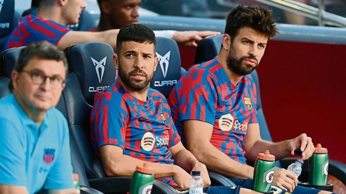 Jordi Alba y Gerard Piqué saldrían de Barcelona en enero. (Foto: EFE)