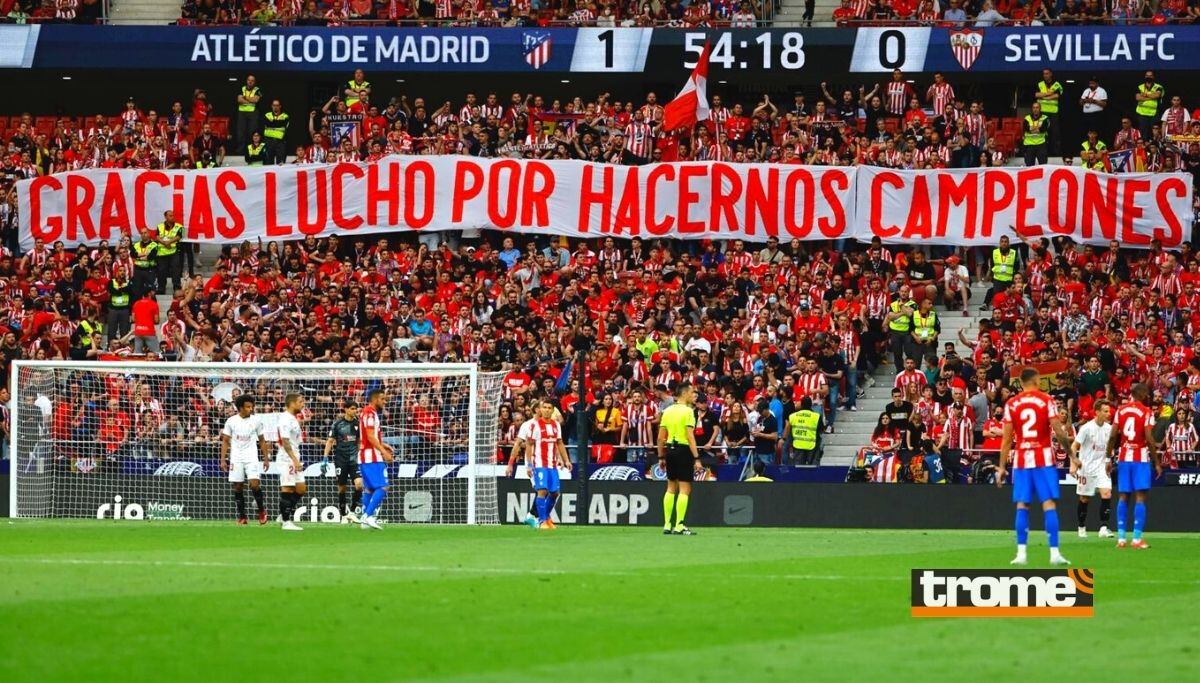 Luis Suárez recibió este gesto de la tribuna (Foto: EFE)