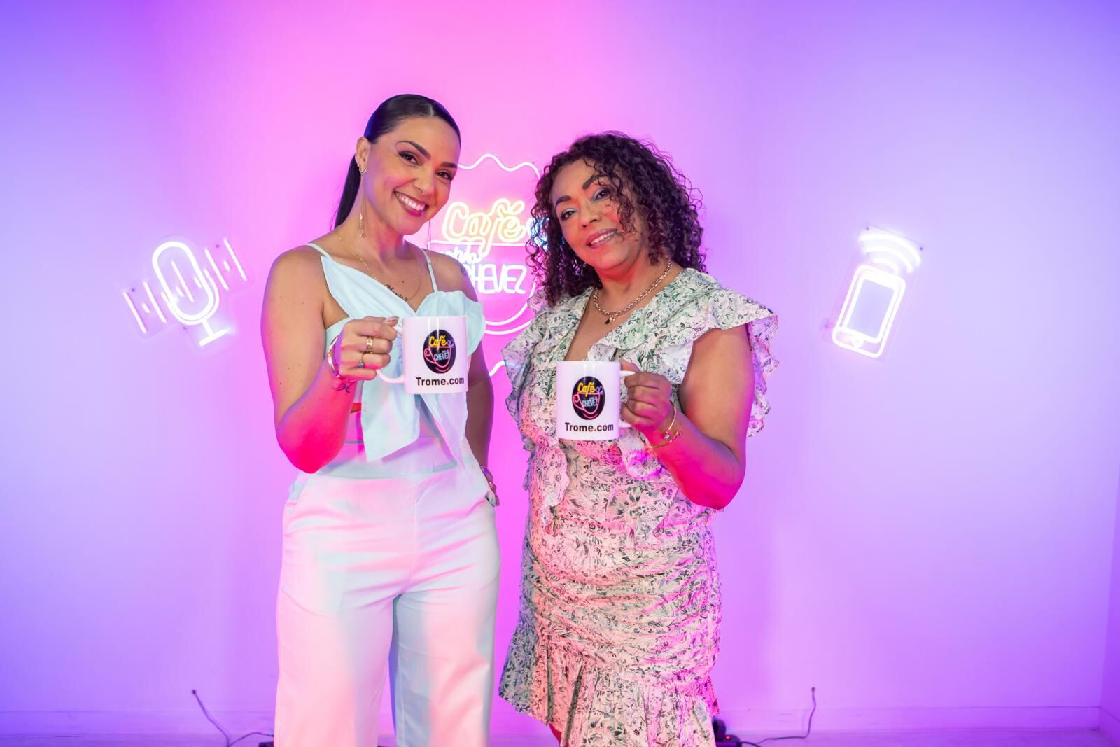 Vernis Hernández en Café con la Chevez