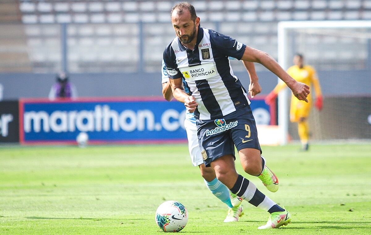 Hernán Barcos no solo fue el mejor delantero del año, también fue el mejor jugador( Foto: Liga 1)